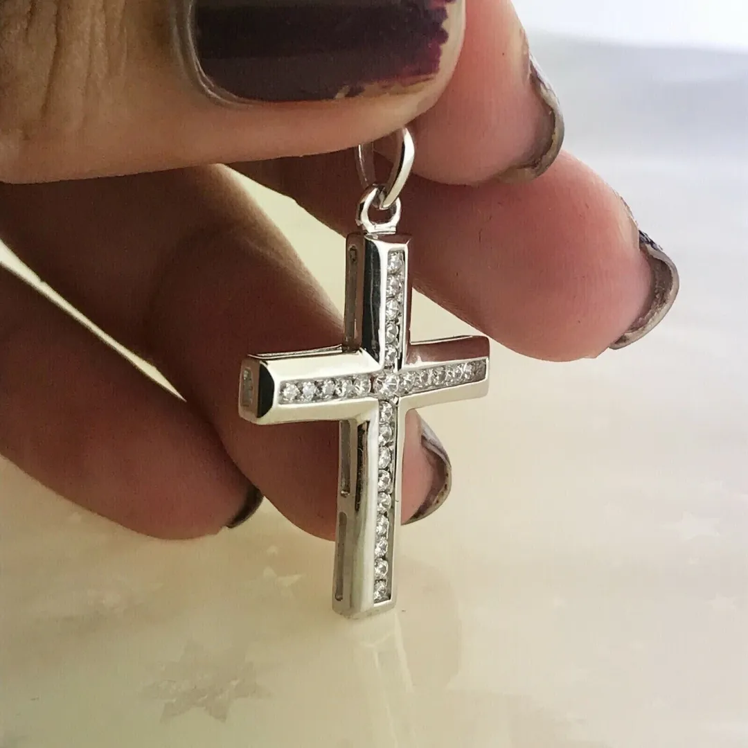 /public/photos/live/Moissanite Cross Pendant 428 (2).webp
